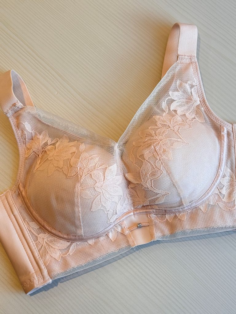Moonya pink lace collection